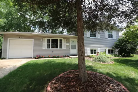 971 Sheffield Dr, Crystal Lake, IL 60014