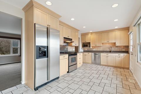 911 Althoff Dr, Mchenry, IL 60051 photo 5