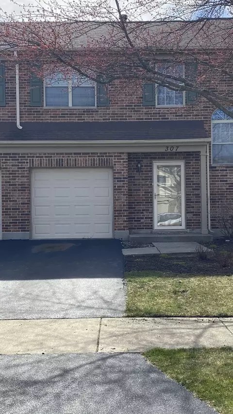 307 Cromwell Ct, Westmont, IL 60559