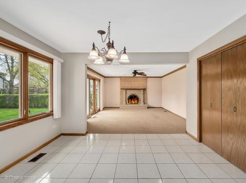 223 Waterford Dr, Willowbrook, IL 60527 photo 12