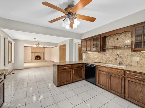 223 Waterford Dr, Willowbrook, IL 60527 photo 11