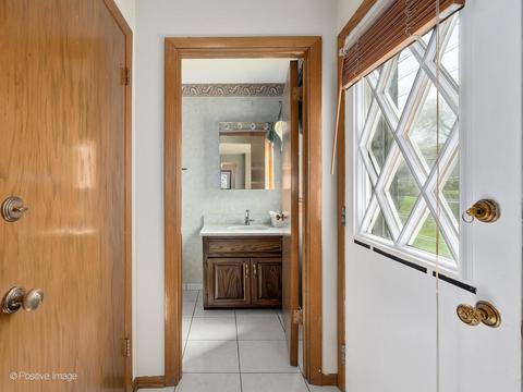 223 Waterford Dr, Willowbrook, IL 60527 photo 15