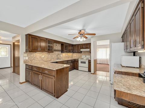223 Waterford Dr, Willowbrook, IL 60527 photo 10