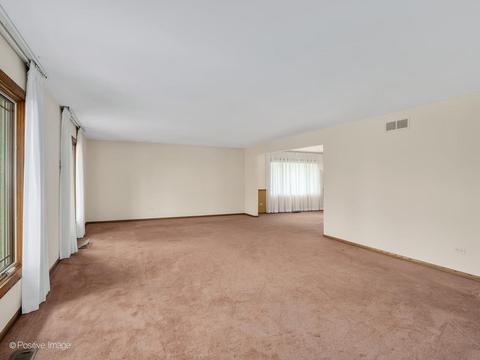 223 Waterford Dr, Willowbrook, IL 60527 photo 4