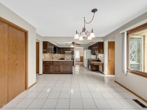 223 Waterford Dr, Willowbrook, IL 60527 photo 9