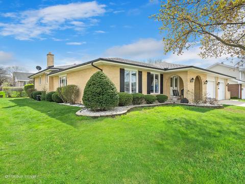 223 Waterford Dr, Willowbrook, IL 60527