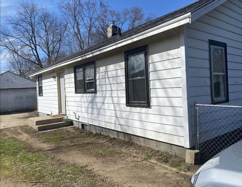 827 Barnum Rd, Rockford, IL 61109