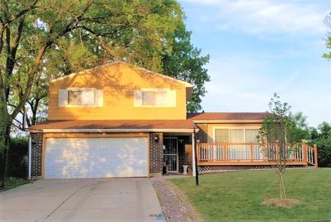 8825 Robin Ct, Hickory Hills, IL 60457