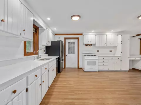 1917 August Ln, Mchenry, IL 60051 photo 11