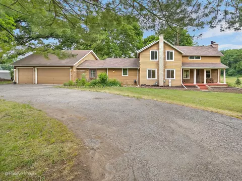 1917 August Ln, Mchenry, IL 60051