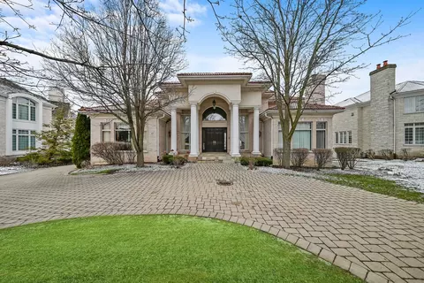 117 Covington Ct, Oak Brook, IL 60523