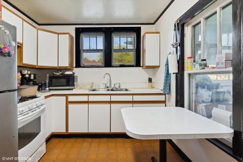 951 Rose Ave, Des Plaines, IL 60016 photo 4