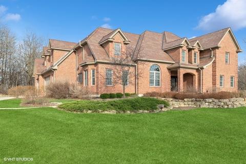 8015 Morgan Cir, Spring Grove, IL 60081