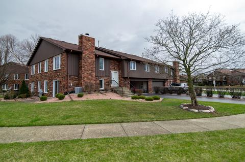 8934 Riviera Pkwy, Orland Park, IL 60462