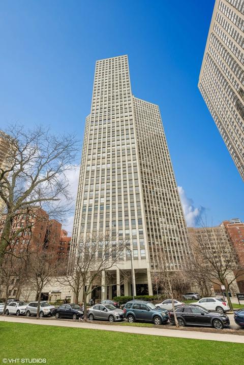 2626 N Lakeview Ave #601, Chicago, IL 60614