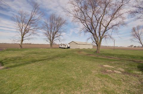 385 N Higgins Rd, Morris, IL 60450 photo 4