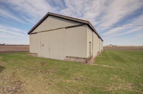 385 N Higgins Rd, Morris, IL 60450 photo 2