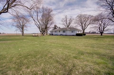 385 N Higgins Rd, Morris, IL 60450 photo 3