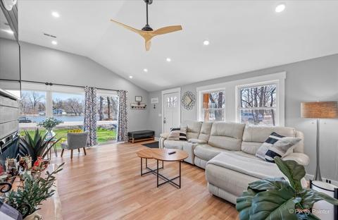 3219 S Wright Rd, Mchenry, IL 60050 photo 3