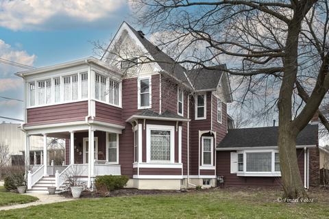 859 N Spring St, Elgin, IL 60120