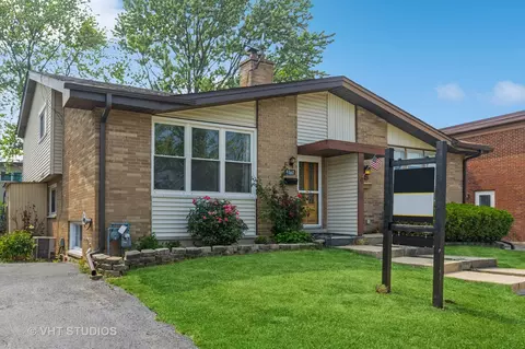 9360 N Parkside Dr, Des Plaines, IL 60016