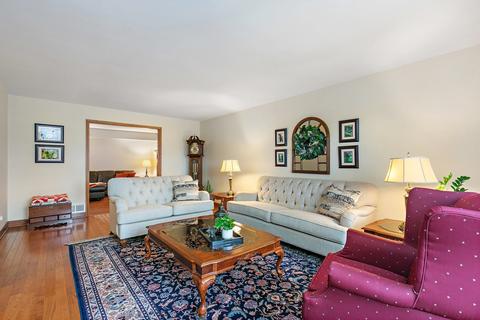 385 Pinoak Dr, Bartlett, IL 60103 photo 8