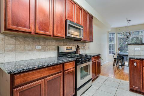 502 Tamarack Dr, Bartlett, IL 60103 photo 9