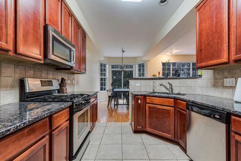 502 Tamarack Dr, Bartlett, IL 60103 photo 8