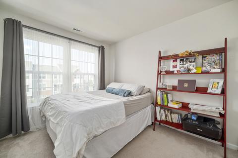 41 Nicholas Dr E, Des Plaines, IL 60016 photo 20