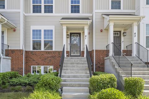 41 Nicholas Dr E, Des Plaines, IL 60016 photo 4