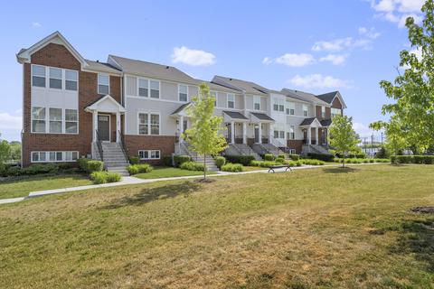 41 Nicholas Dr E, Des Plaines, IL 60016