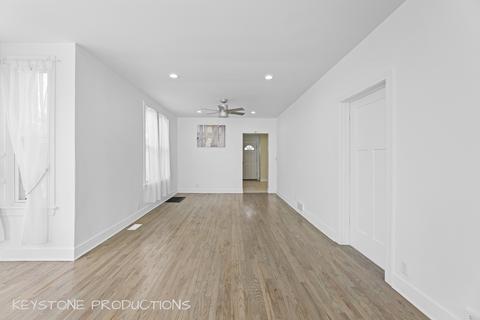 2338 E 78th St, Chicago, IL 60649 photo 3