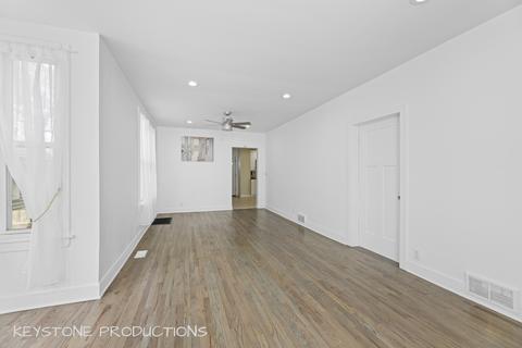 2338 E 78th St, Chicago, IL 60649 photo 2