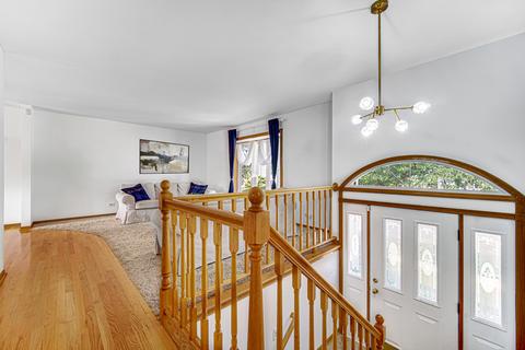 880 Deerpath Ln, Hoffman Estates, IL 60169 photo 6