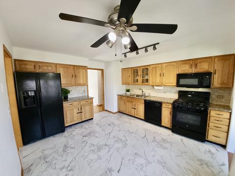 880 Deerpath Ln, Hoffman Estates, IL 60169 photo 8