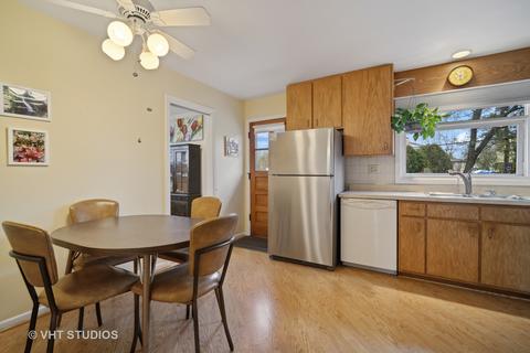 207 Michael Mnr, Glenview, IL 60025 photo 3