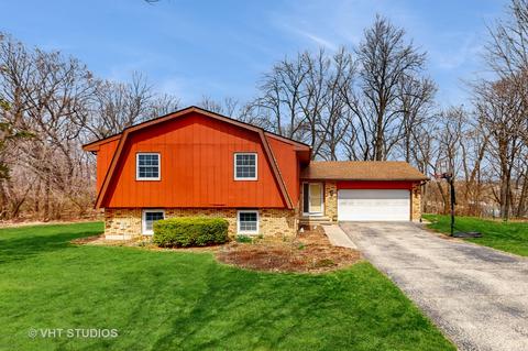 320 Circle Dr, Algonquin, IL 60102 photo 2