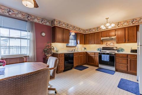 701 Castleton Dr, Champaign, IL 61821 photo 21