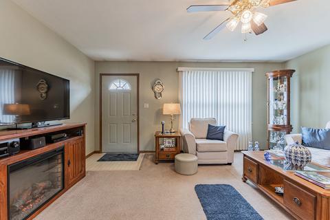 701 Castleton Dr, Champaign, IL 61821 photo 9