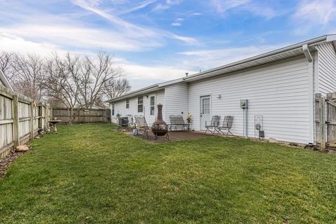 701 Castleton Dr, Champaign, IL 61821 photo 5