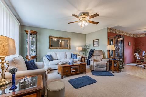 701 Castleton Dr, Champaign, IL 61821 photo 7