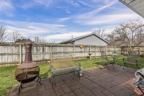701 Castleton Dr, Champaign, IL 61821 photo 4