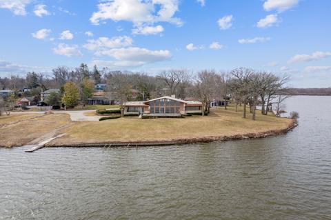 3145 E Lake Shore Dr, Wonder Lake, IL 60097