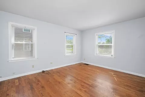 273 S Warrington Rd, Des Plaines, IL 60016 photo 5