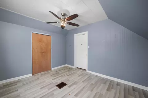 273 S Warrington Rd, Des Plaines, IL 60016 photo 17