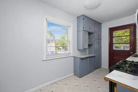 273 S Warrington Rd, Des Plaines, IL 60016 photo 13