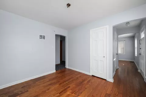 273 S Warrington Rd, Des Plaines, IL 60016 photo 8