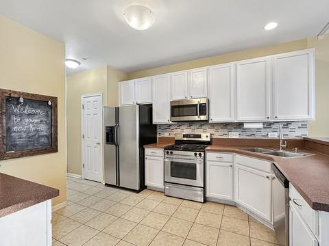 1782 Kelberg Ave, Hoffman Estates, IL 60192 photo 5