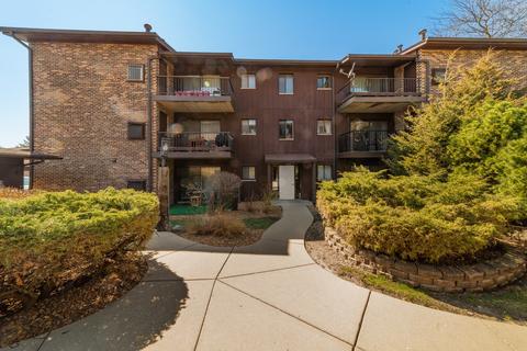 63 W 64th St #103, Westmont, IL 60559
