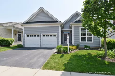 3881 Valhalla Dr, Elgin, IL 60124